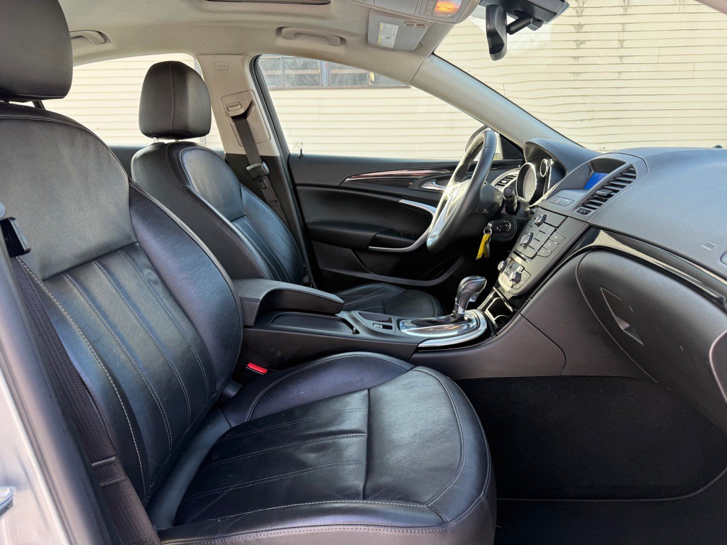 2011 Buick Regal Image 10