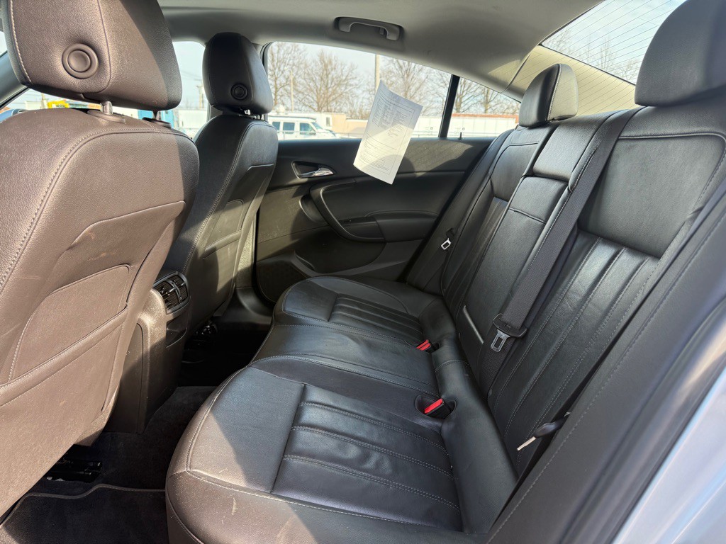 2011 Buick Regal Image 12