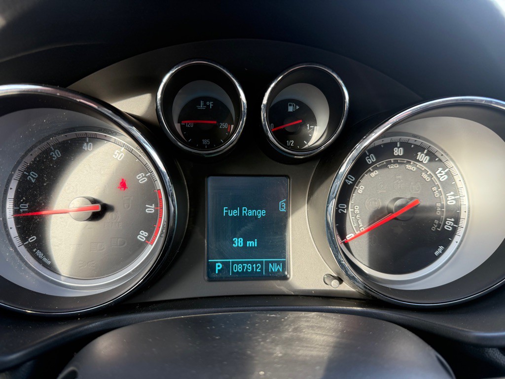 2011 Buick Regal Image 13