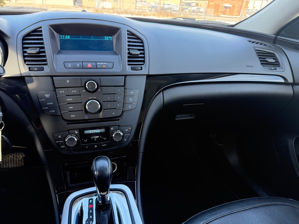 2011 Buick Regal Image 14