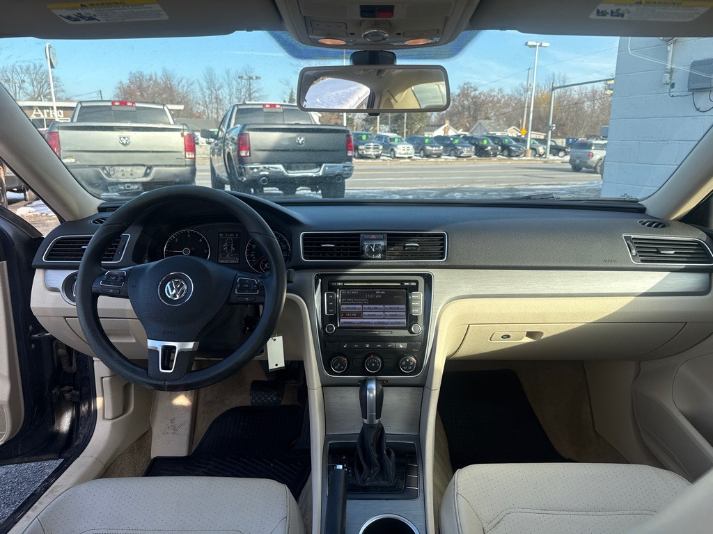 2015 Volkswagen Passat Image 9
