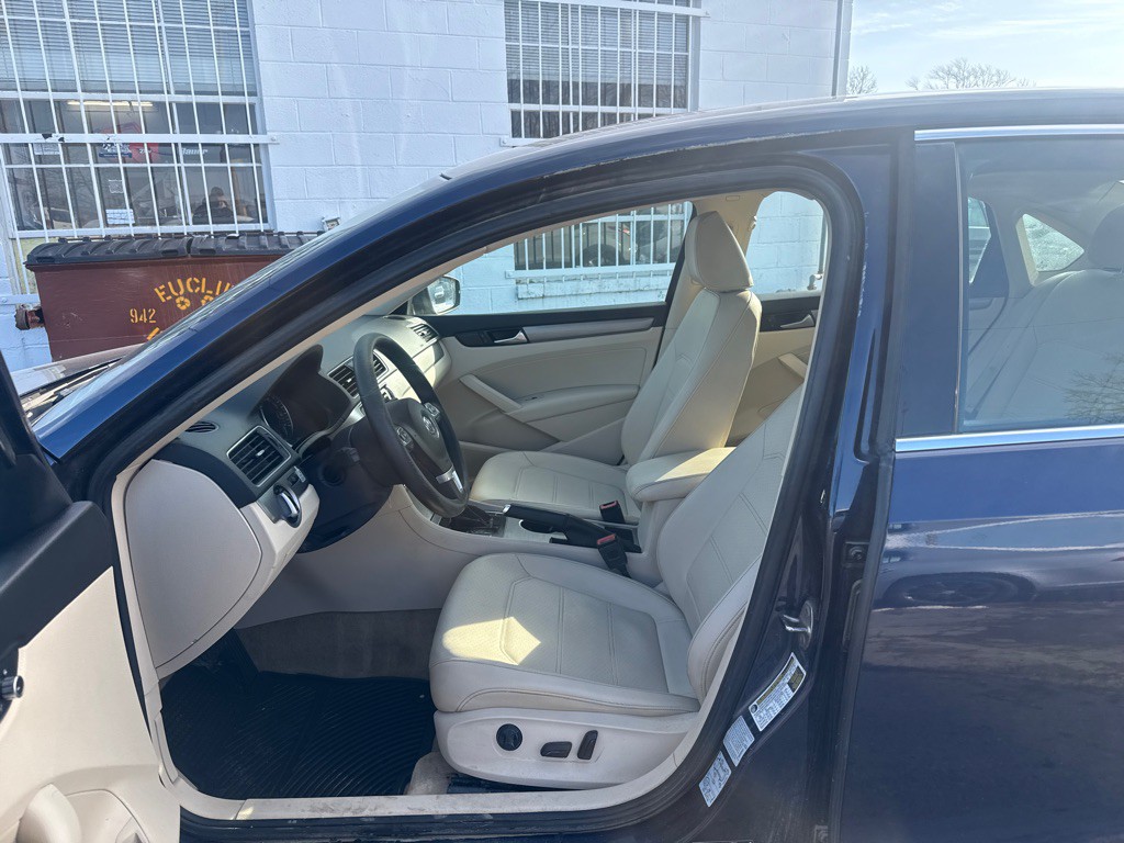 2015 Volkswagen Passat Image 10