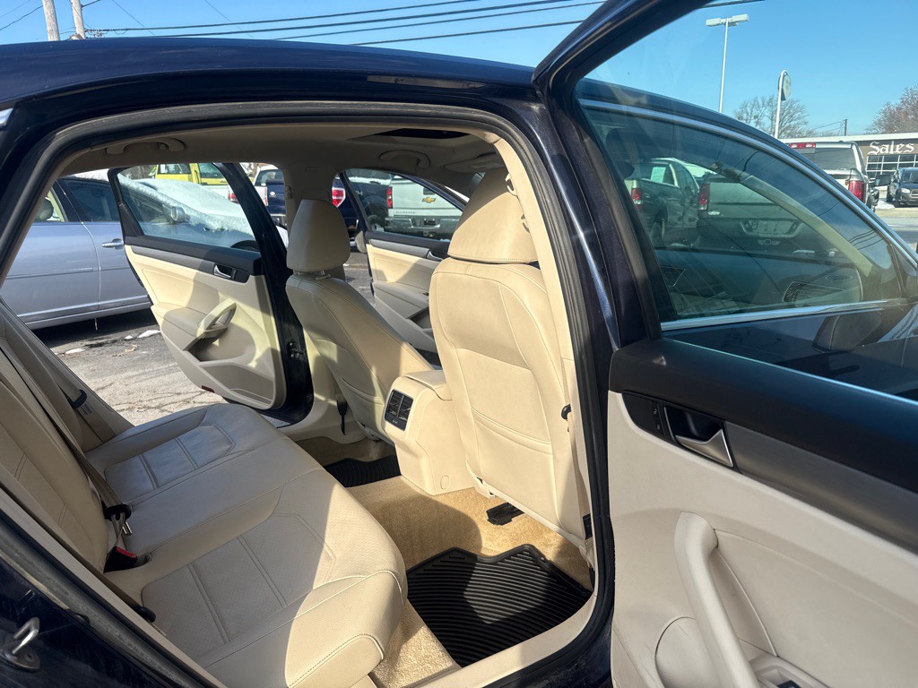 2015 Volkswagen Passat Image 13