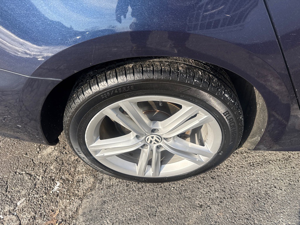 2015 Volkswagen Passat Image 14