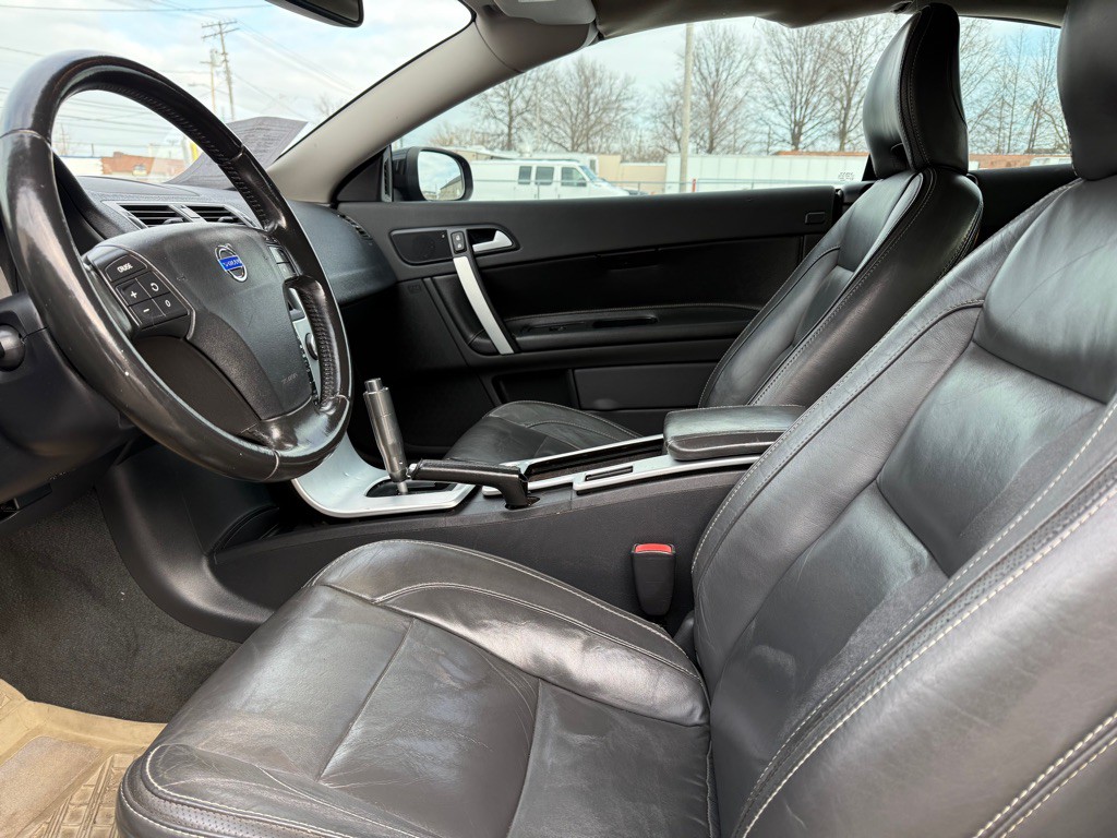 2012 Volvo C70 Image 9