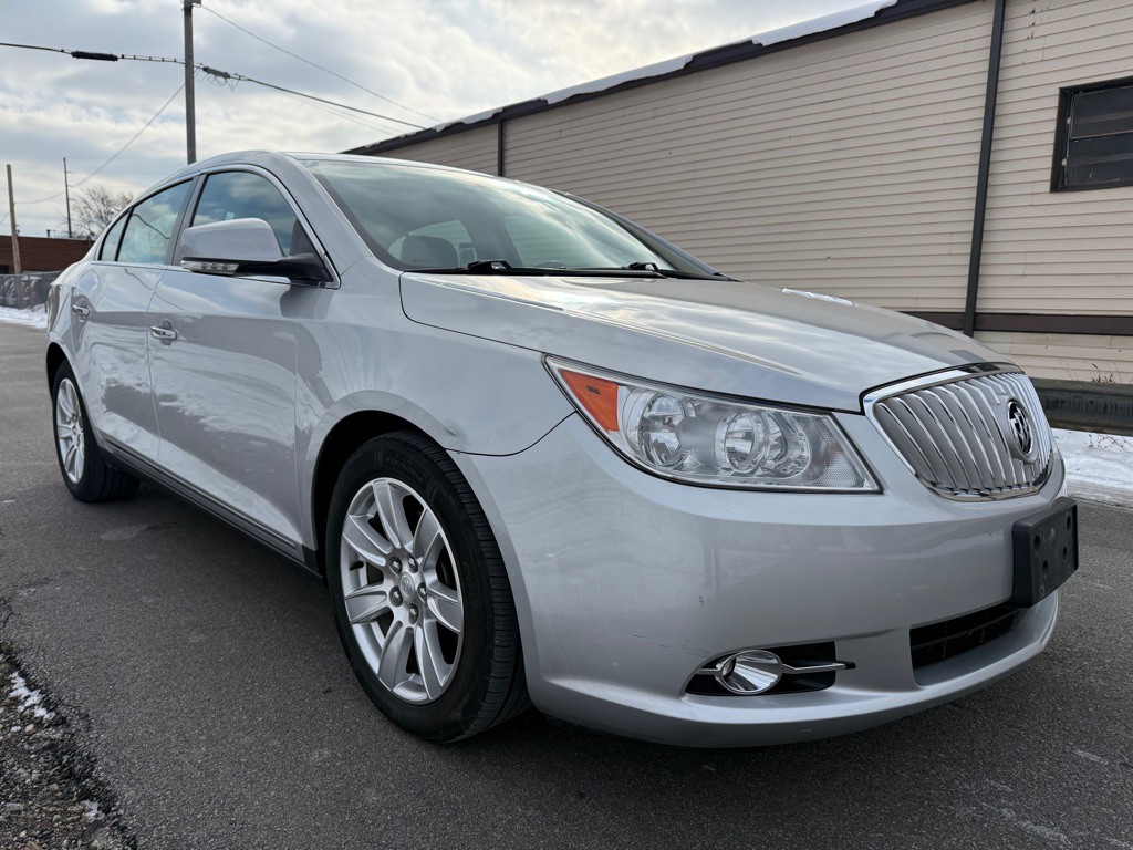 2011 Buick Lacrosse Image 1