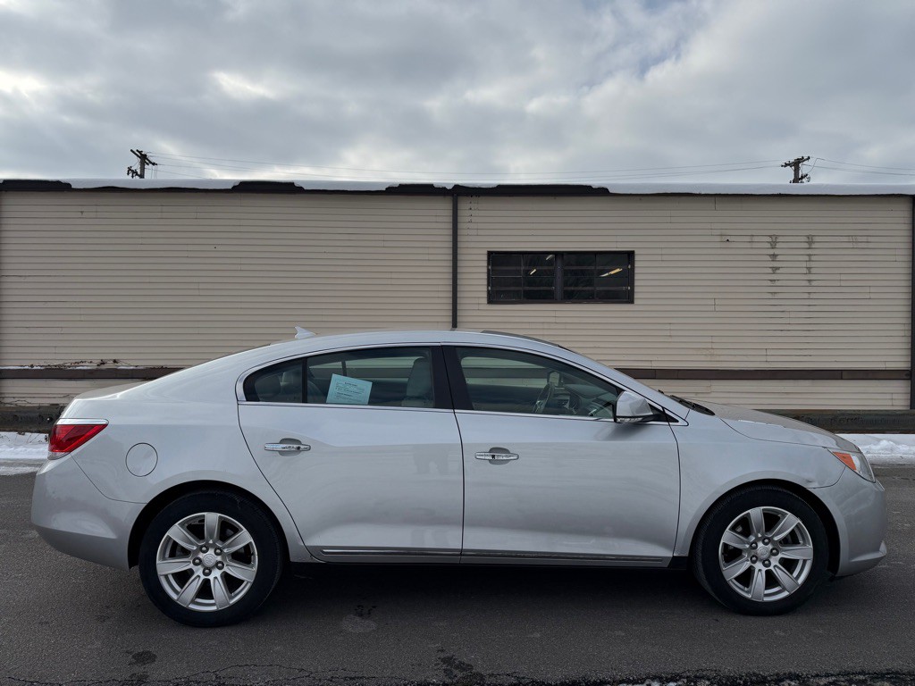 2011 Buick Lacrosse Image 2
