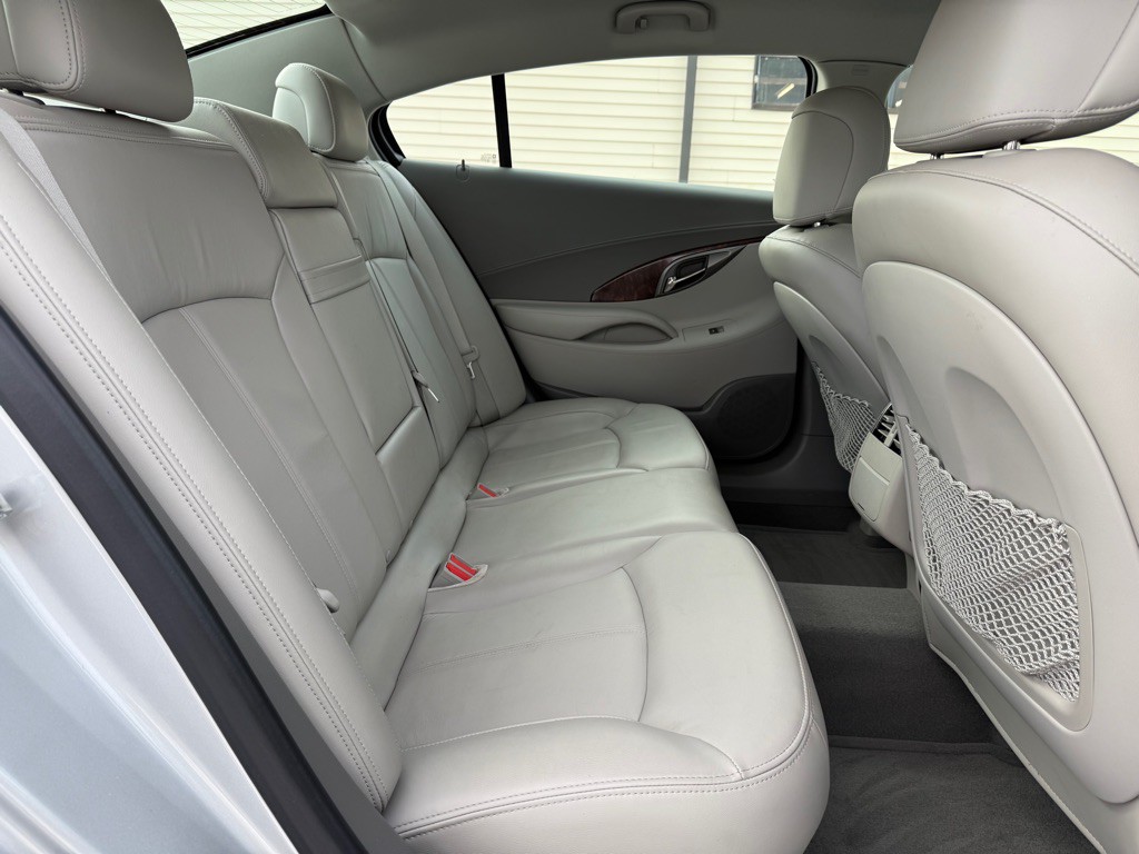 2011 Buick Lacrosse Image 11