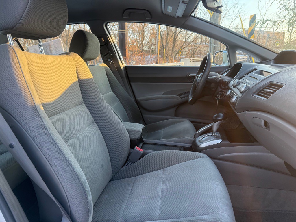 2011 Honda Civic Image 9