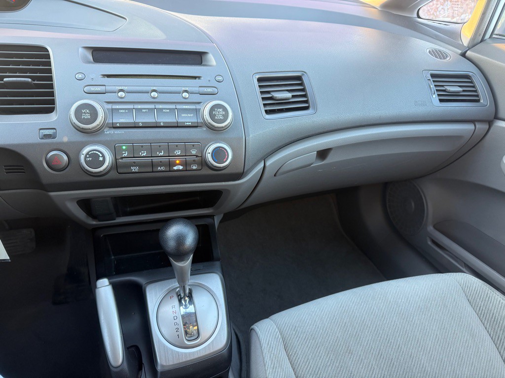 2011 Honda Civic Image 13
