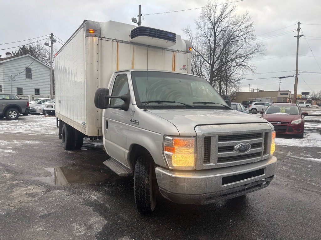 2017 Ford Econoline Image 3