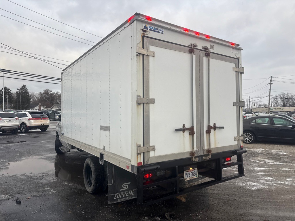 2017 Ford Econoline Image 8
