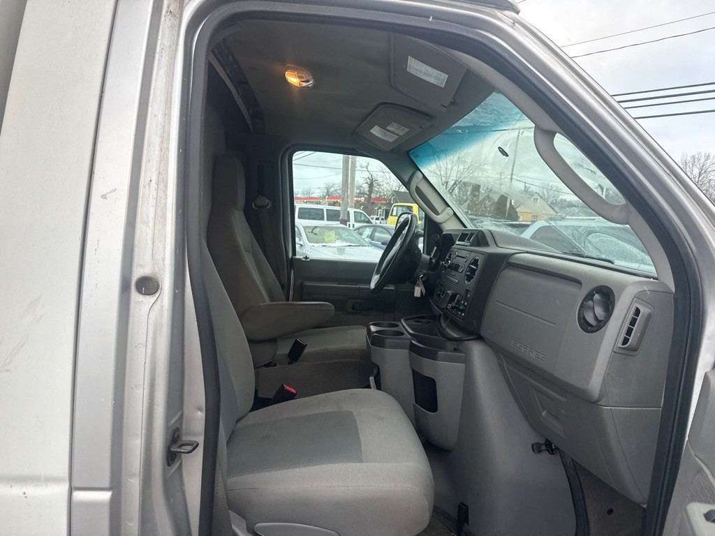 2017 Ford Econoline Image 10