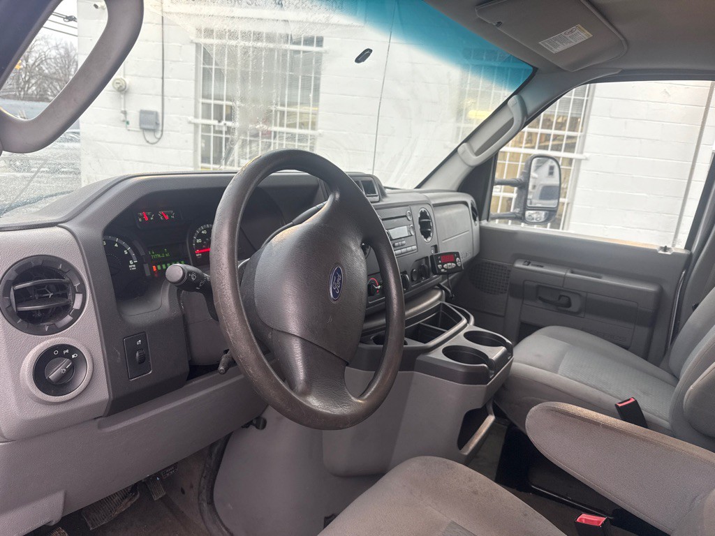 2017 Ford Econoline Image 11