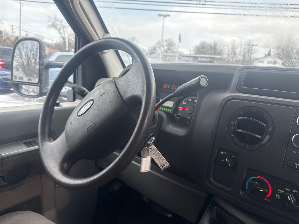 2017 Ford Econoline Image 12