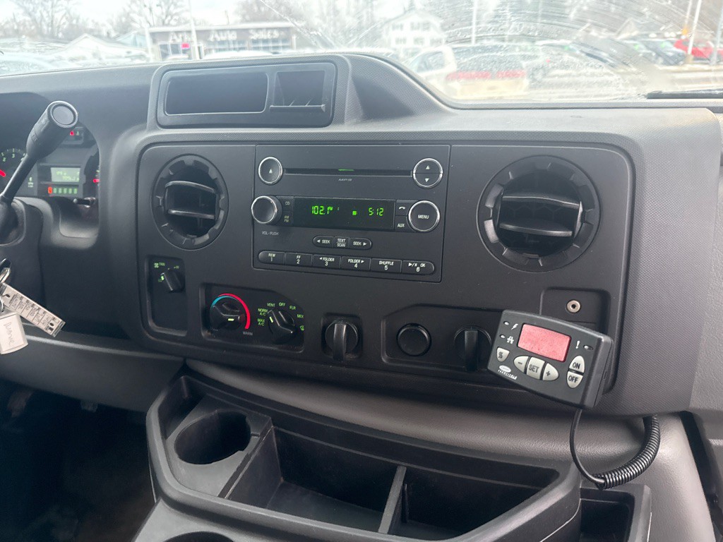 2017 Ford Econoline Image 15