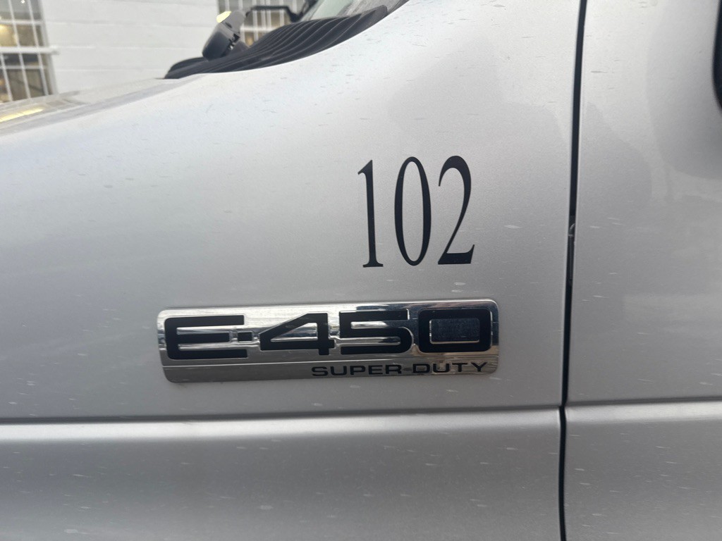 2017 Ford Econoline Image 16