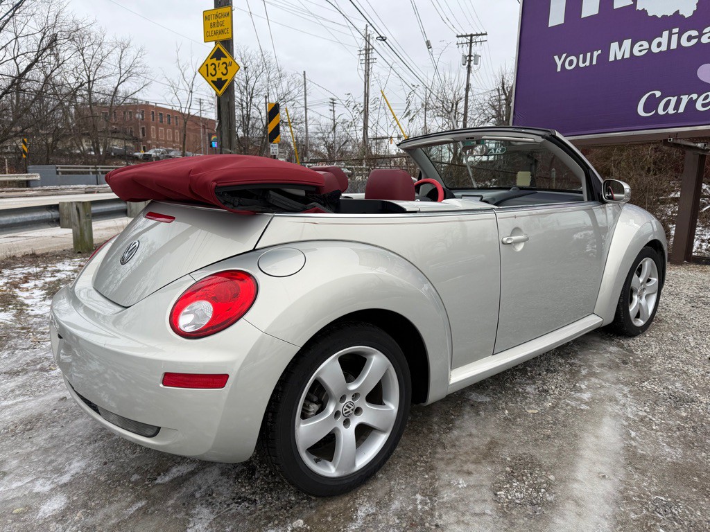 2009 Volkswagen Beetle Image 3