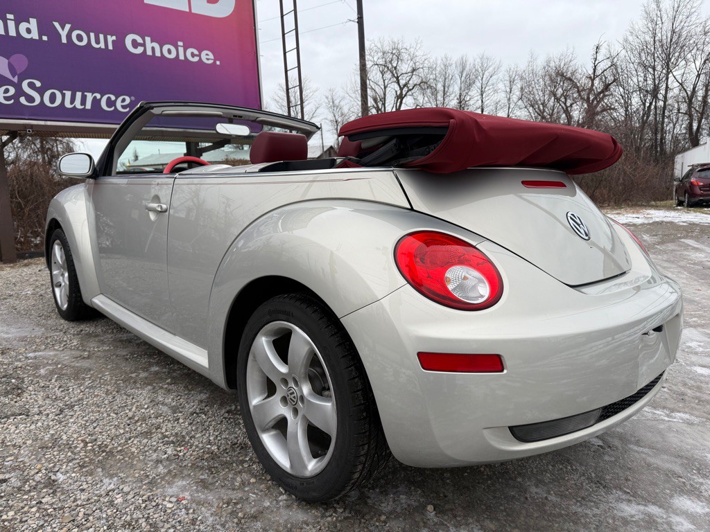 2009 Volkswagen Beetle Image 5