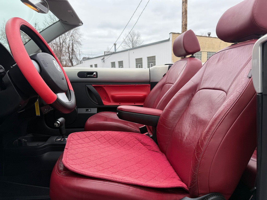 2009 Volkswagen Beetle Image 8