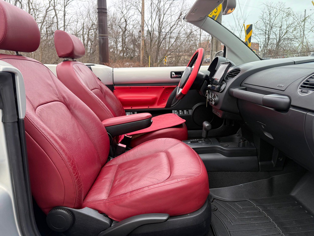 2009 Volkswagen Beetle Image 9