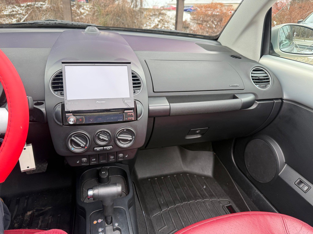 2009 Volkswagen Beetle Image 14