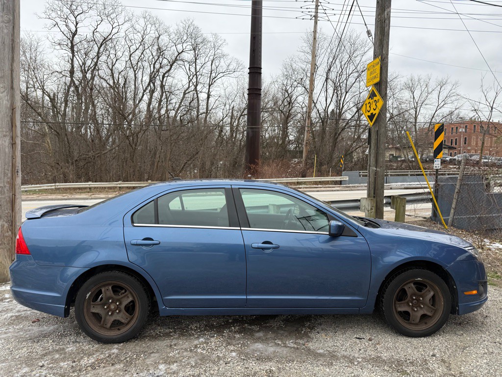 2010 Ford Fusion Image 2