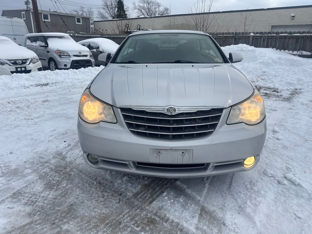 2009 Chrysler Sebring Image 2