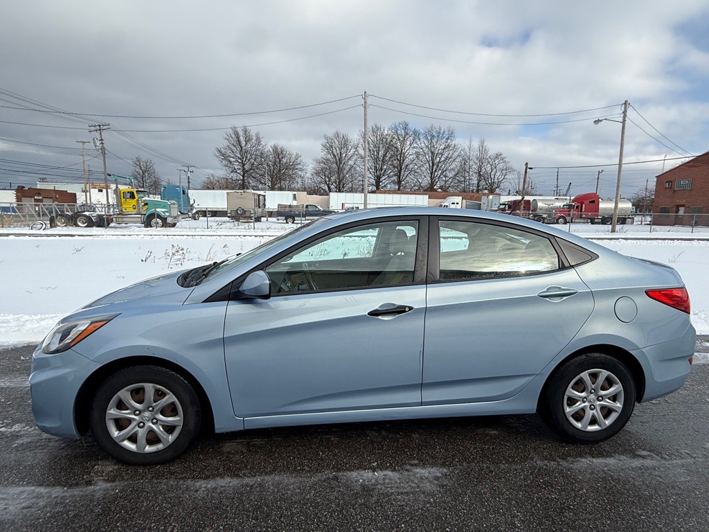 2012 Hyundai Accent Image 6