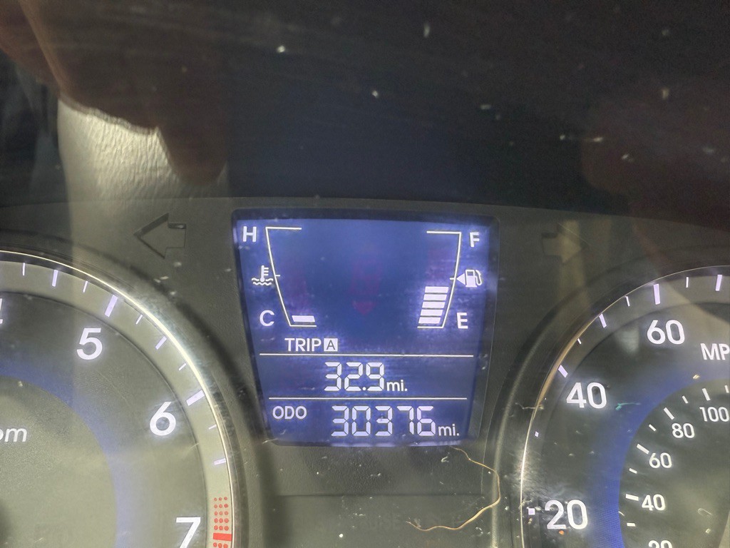 2012 Hyundai Accent Image 13