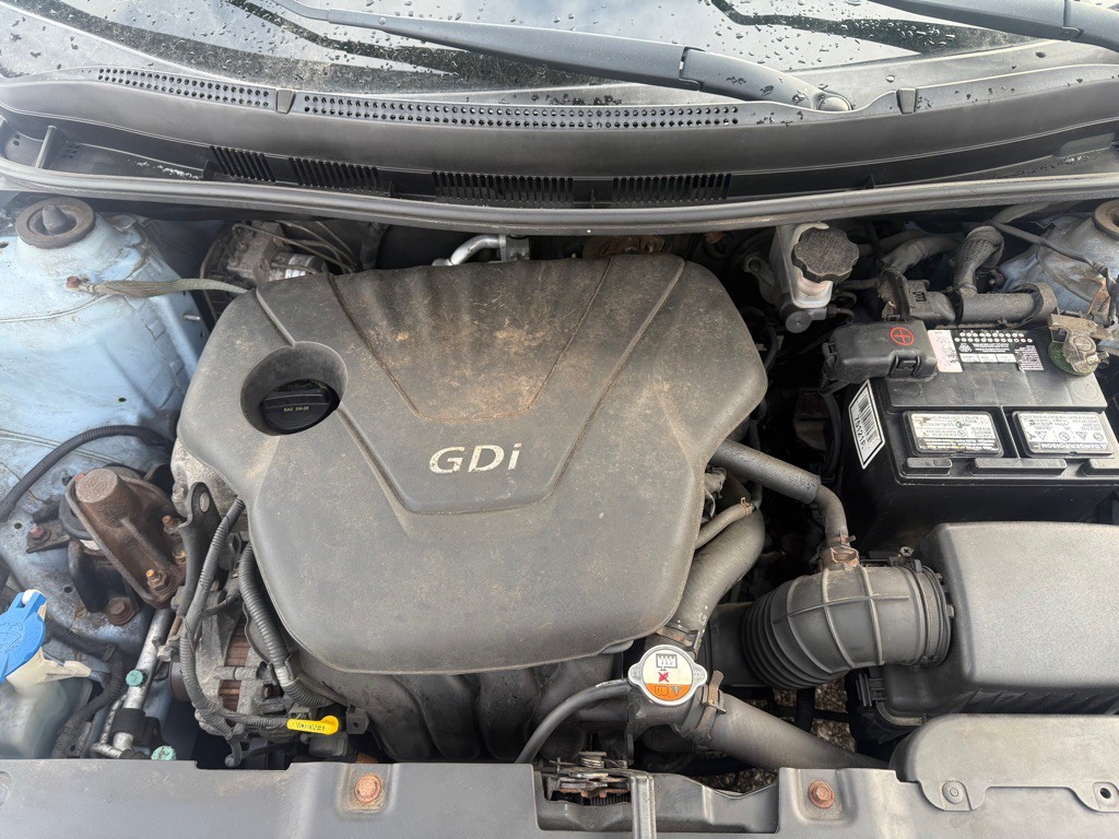 2012 Hyundai Accent Image 16