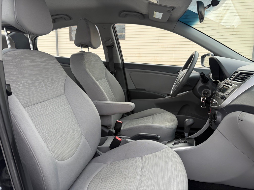 2017 Hyundai Accent Image 9