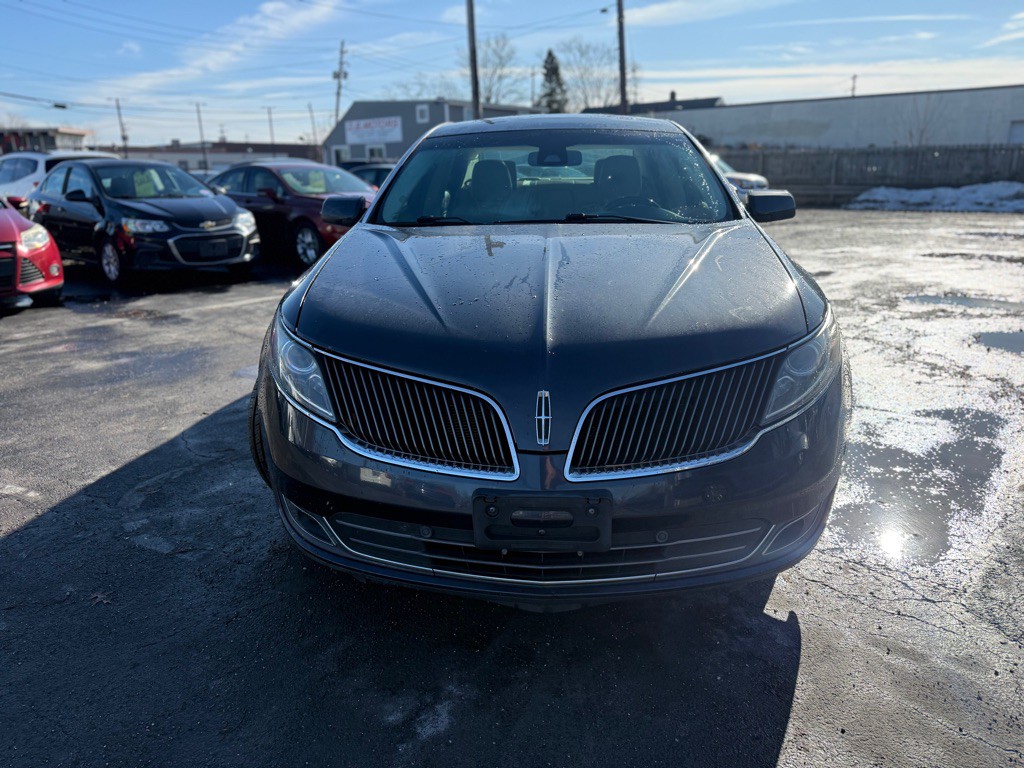 2013 Lincoln MKS Image 2