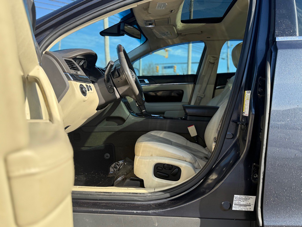 2013 Lincoln MKS Image 10