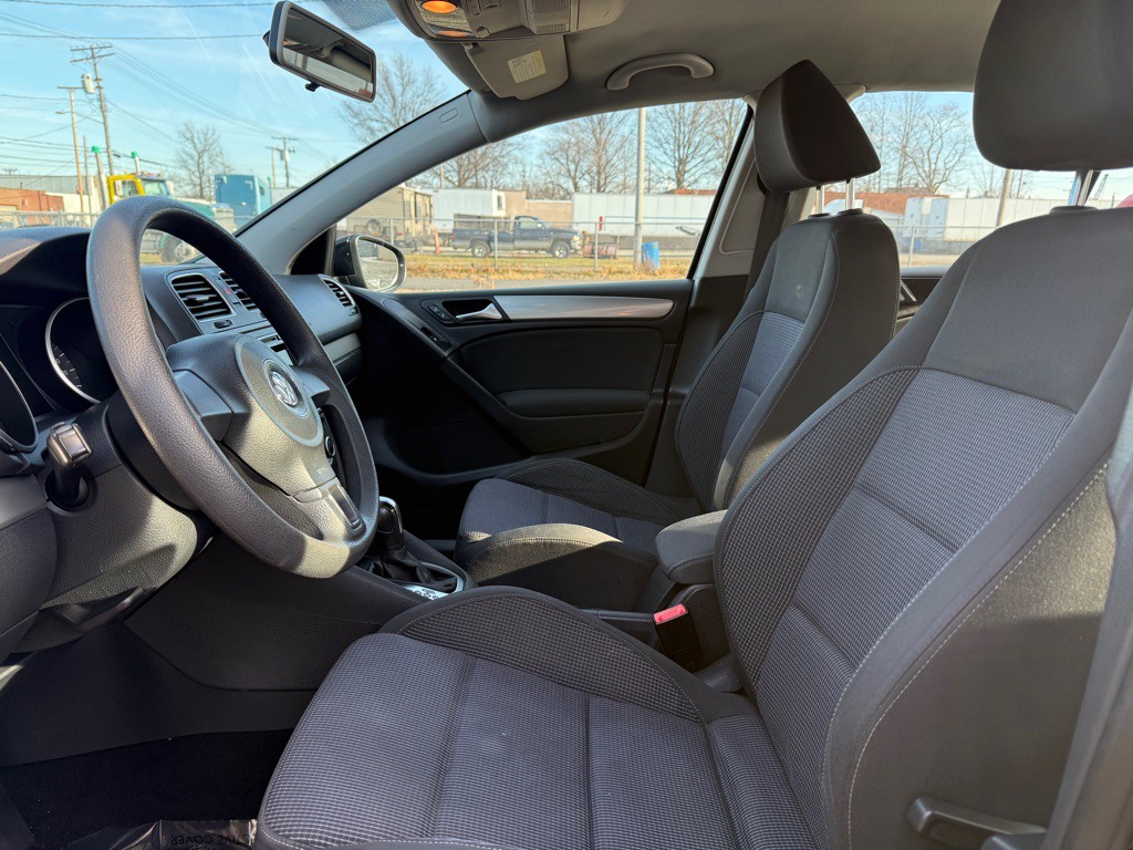 2013 Volkswagen Golf Image 9