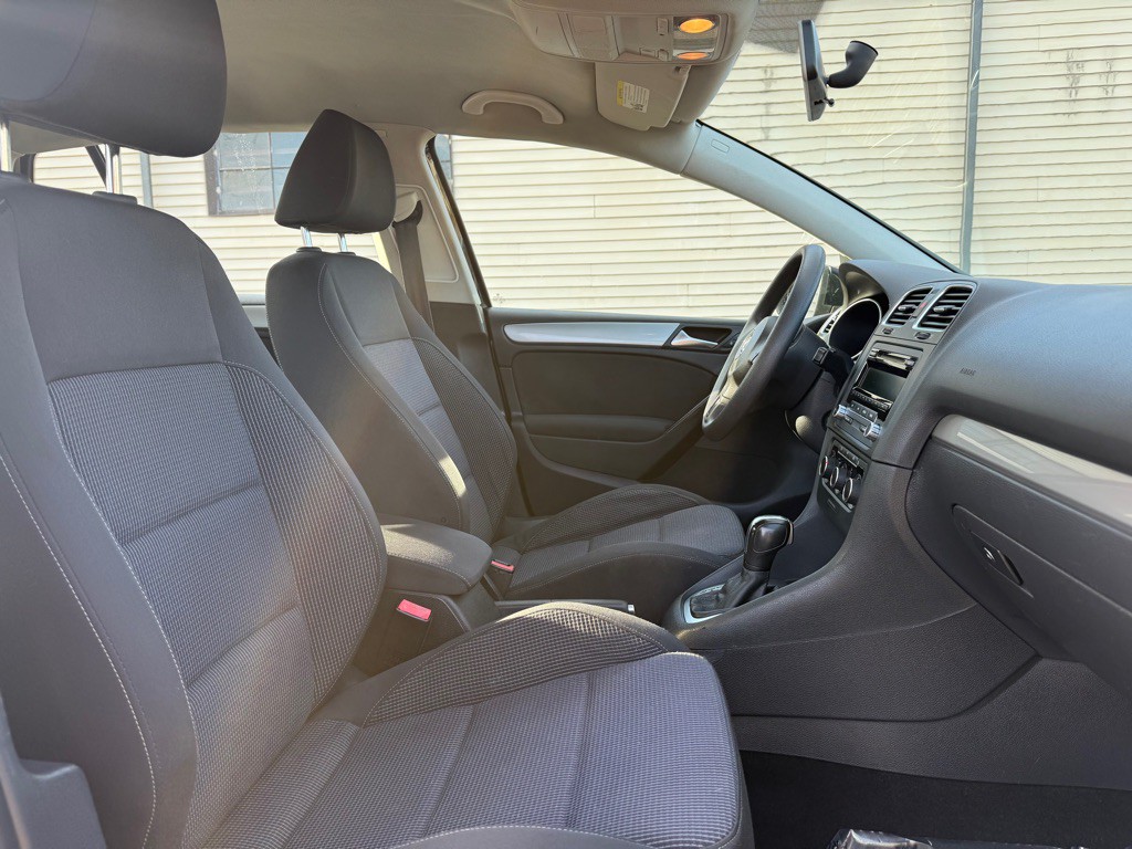 2013 Volkswagen Golf Image 10