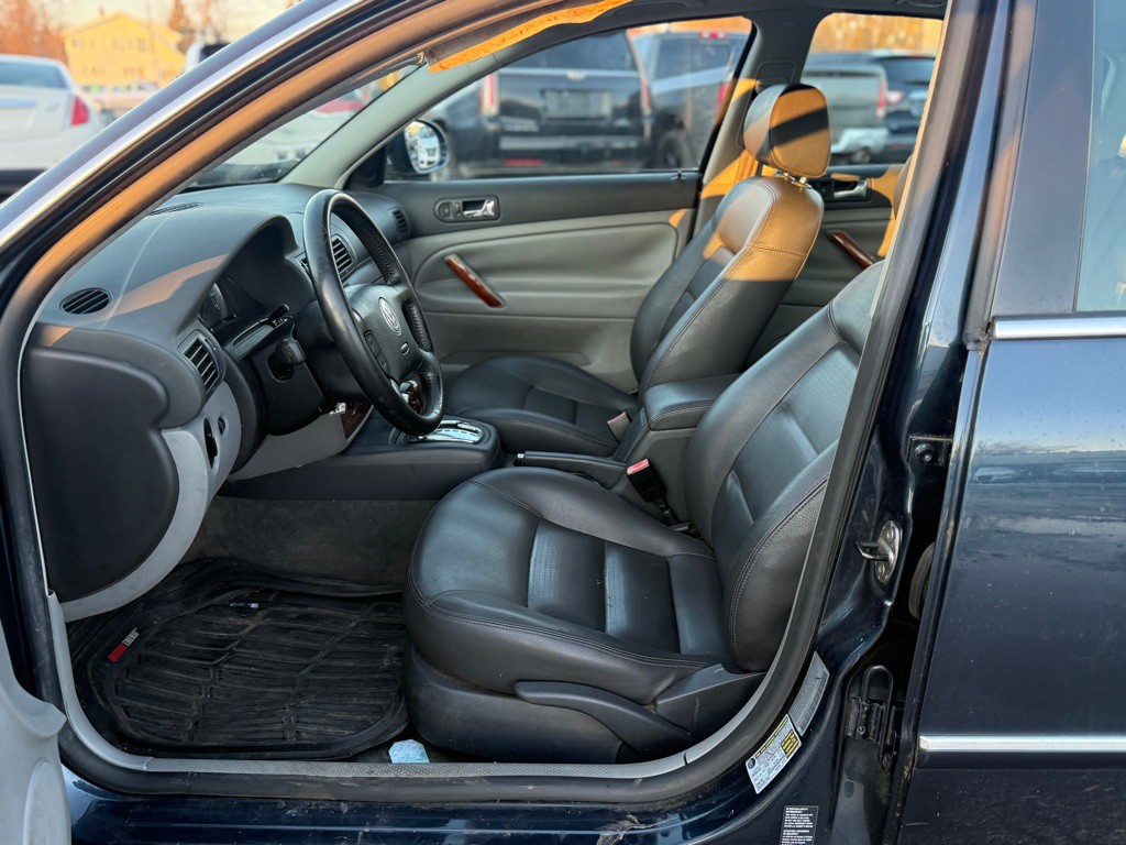 2005 Volkswagen Passat Image 11