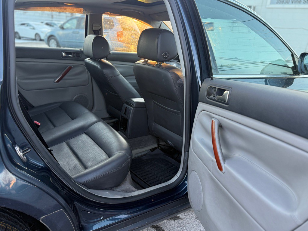 2005 Volkswagen Passat Image 13