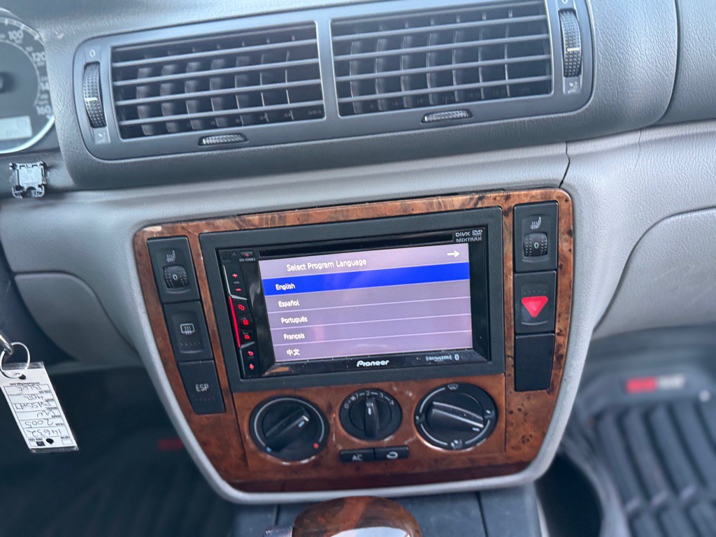 2005 Volkswagen Passat Image 15