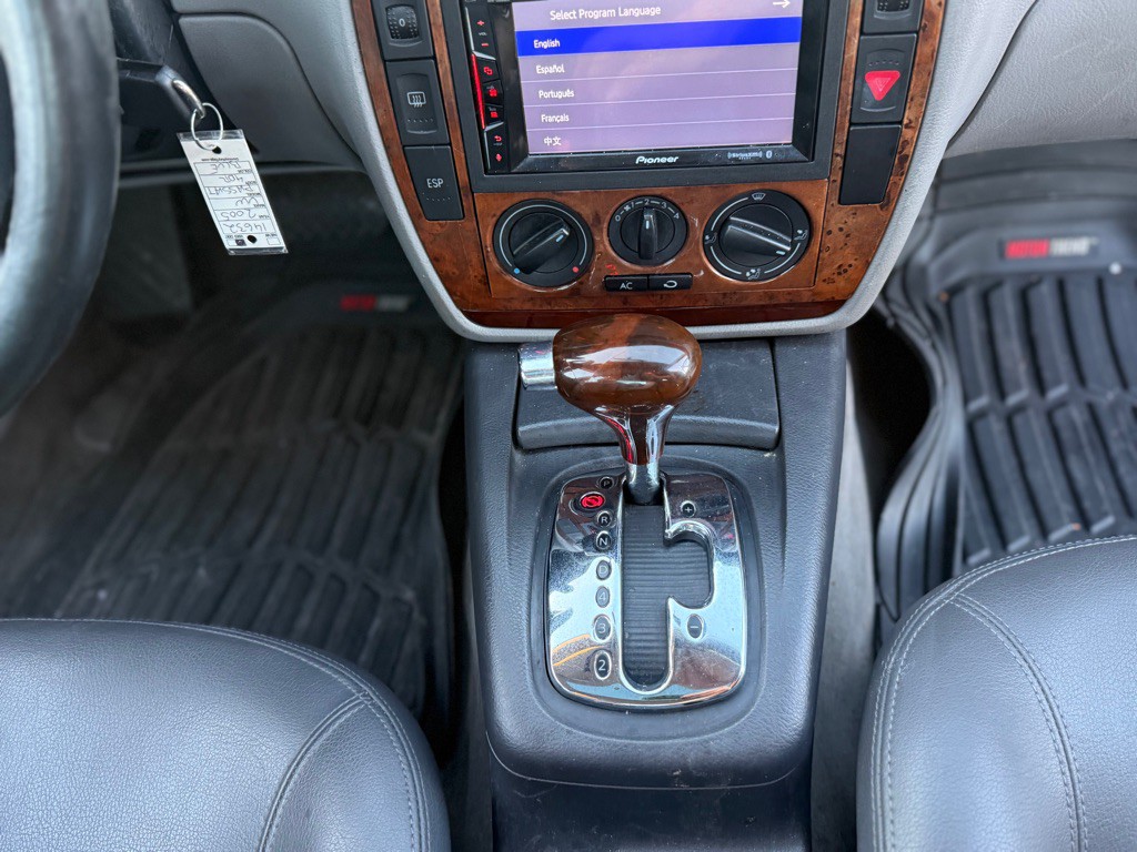 2005 Volkswagen Passat Image 16