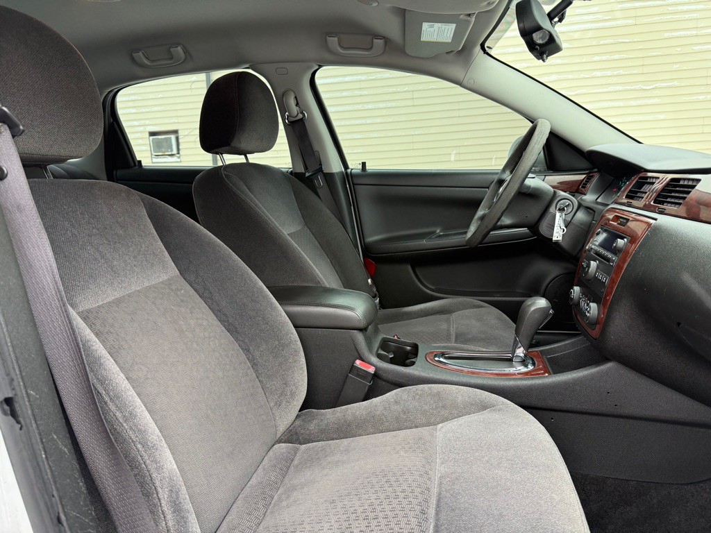 2010 Chevrolet Impala Image 10