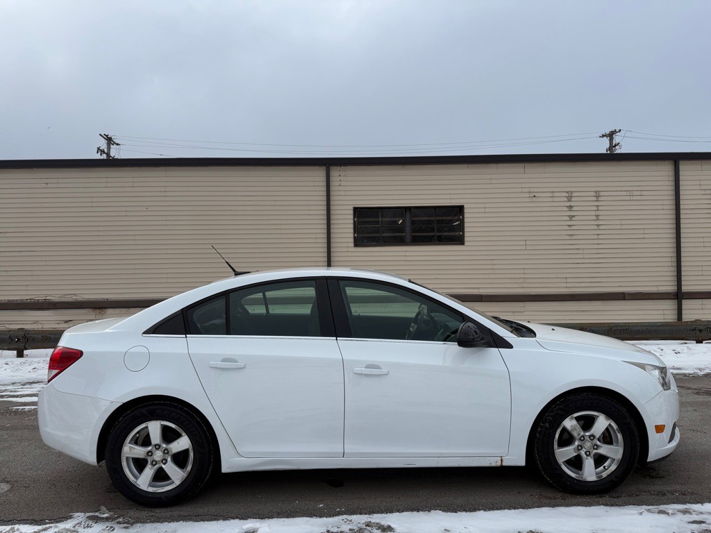 2012 Chevrolet Cruze Image 2