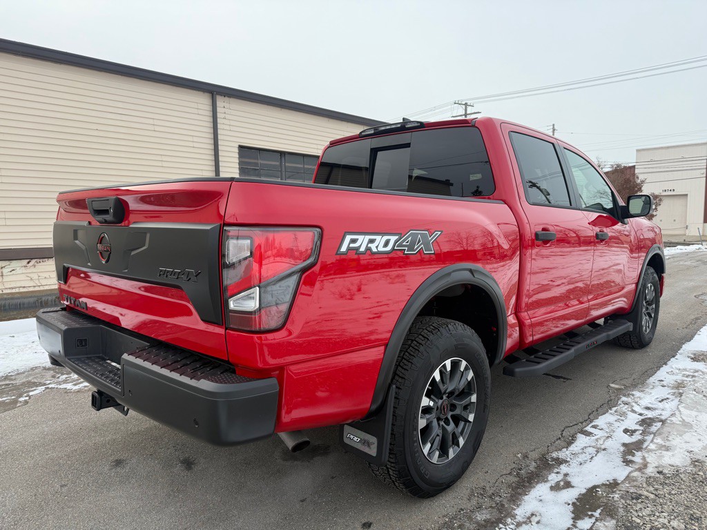 2024 Nissan Titan Image 3