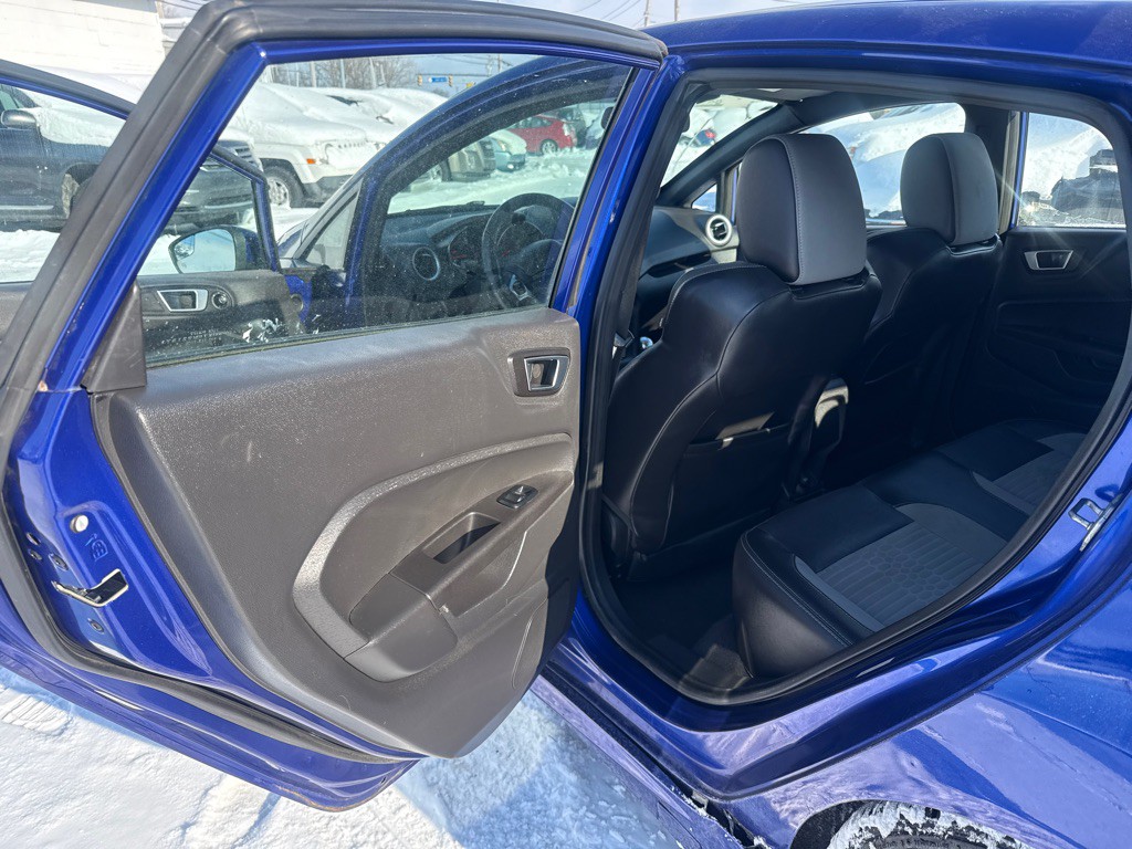 2014 Ford Fiesta Image 11