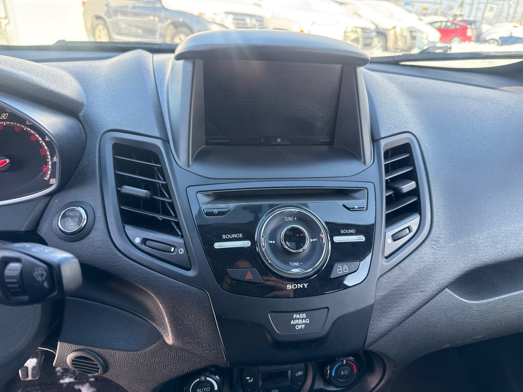2014 Ford Fiesta Image 17