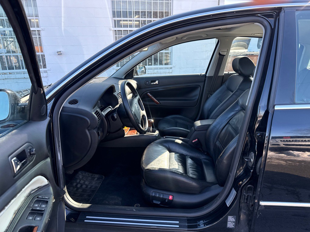 2003 Volkswagen Passat Image 9