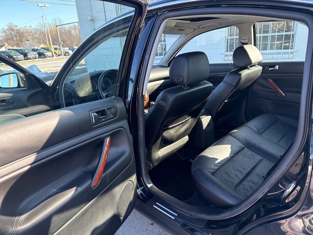 2003 Volkswagen Passat Image 11