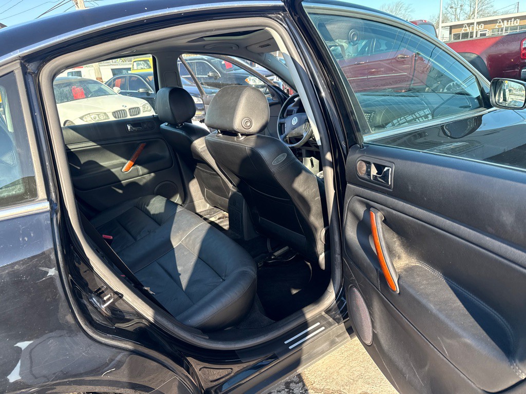 2003 Volkswagen Passat Image 12