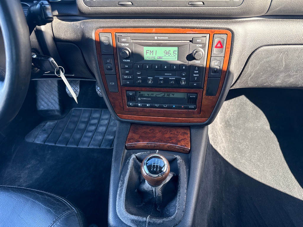 2003 Volkswagen Passat Image 14