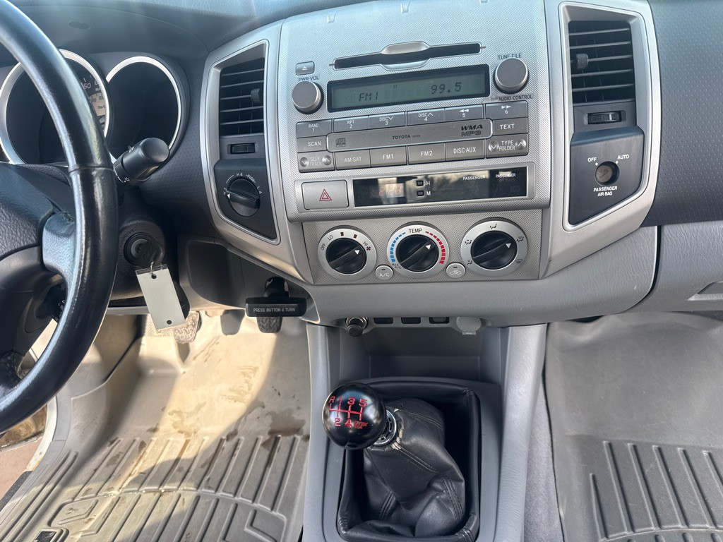 2010 Toyota Tacoma Image 11